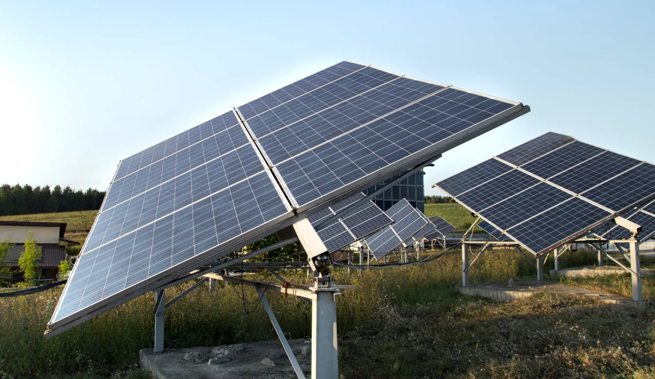 How does Panel Orientation Impact Morning Versus Afternoon Output?