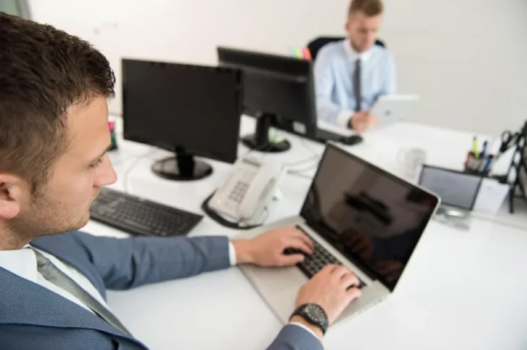 Why Should You Utilize Outsourced Commercial IT Services