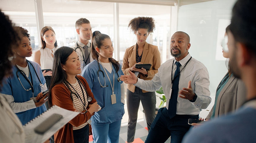 How A Leadership Speaker For Healthcare Inspires Stronger Medical Teams?