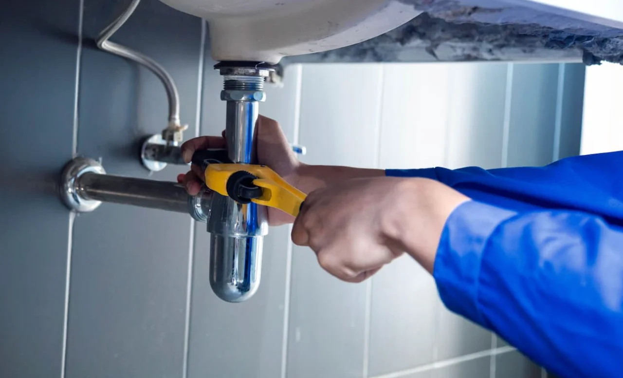 How Plumbing Services Improve Water Efficiency and Lower Utility Bills