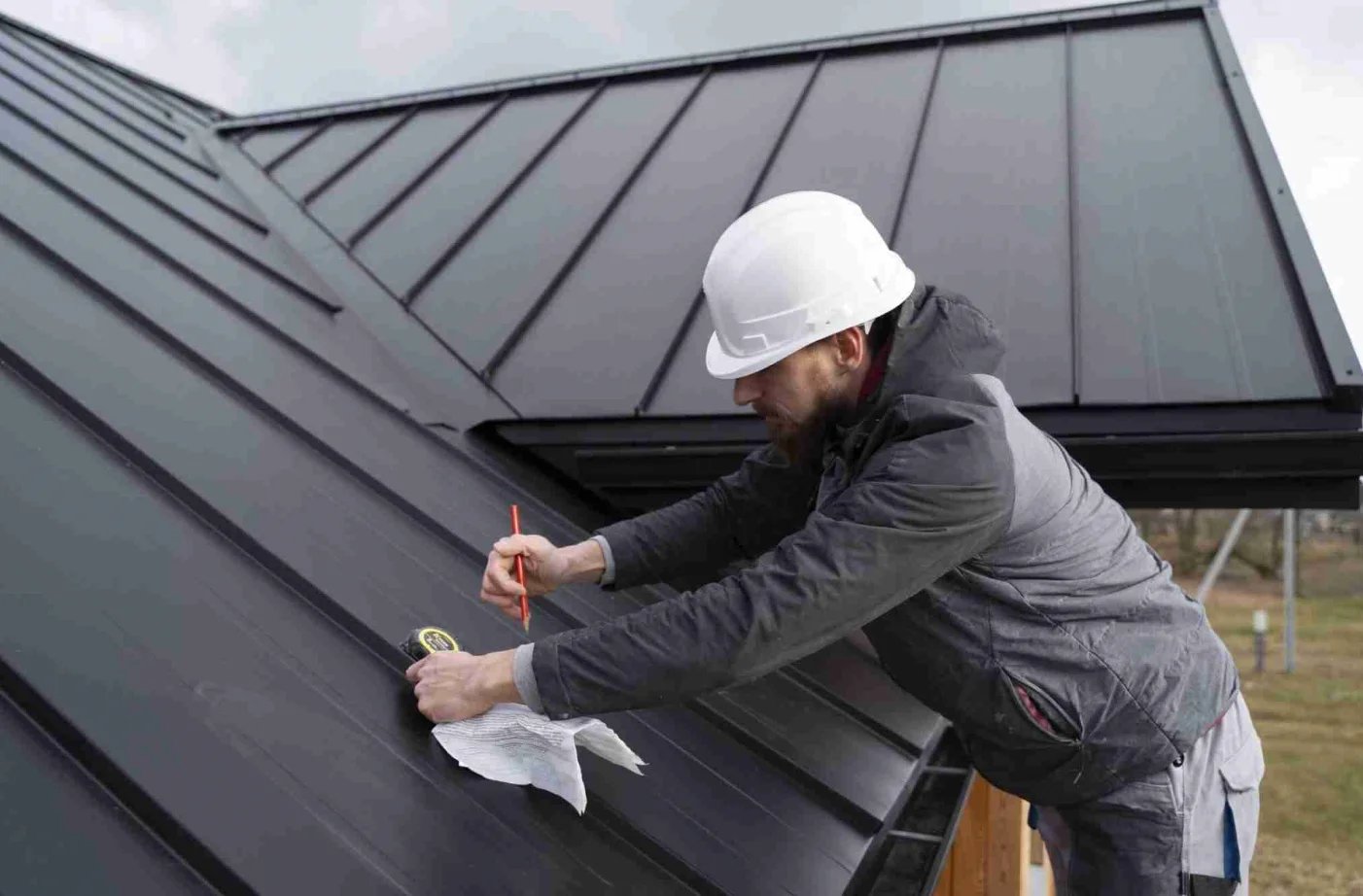 How Professionals Handle Metal Roof Leaks And Installation Issues In Pflugerville