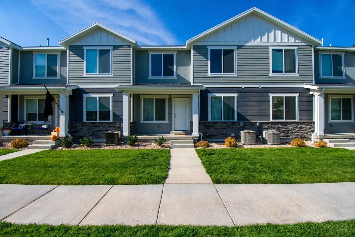 Real Estate Services for Selling Your House
