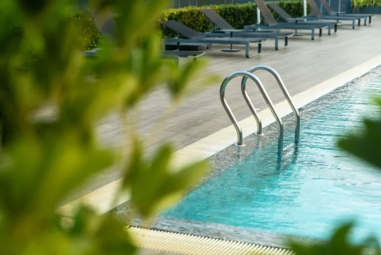 Smart Ways to Keep a Commercial Pool Guest-Ready