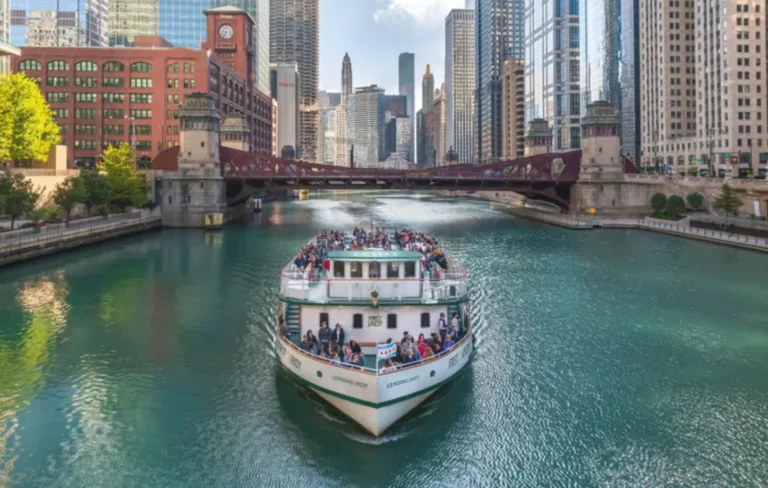 Top 5 Chicago Architecture Boat Tours to Experience the City’s Skyline