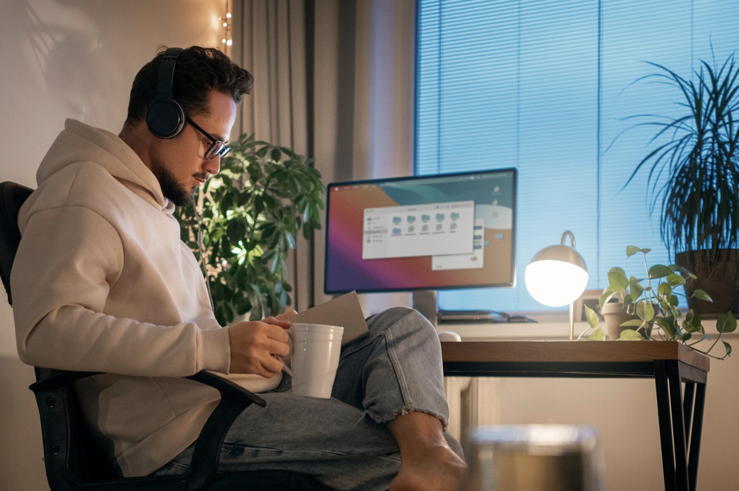 Smarter Desk Setups That Boost Everyday Tech Performance